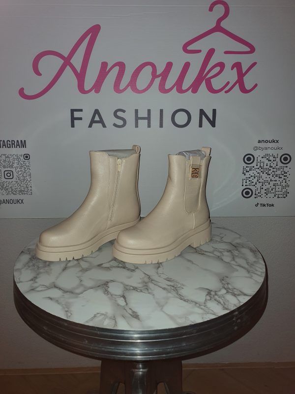 Beige boots
