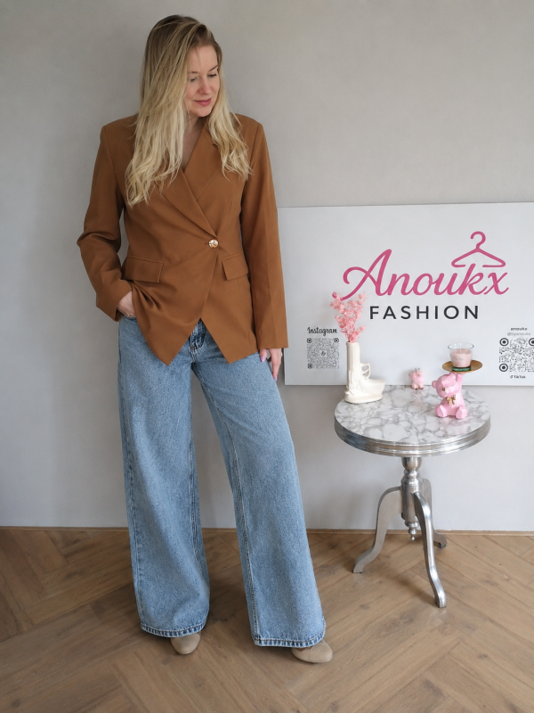 Gekruiste camel blazer dames gedragen door model | Anoukx Fashion | Duo deal