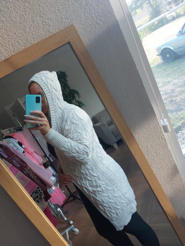 Beige lang gebreid damesvest met capuchon